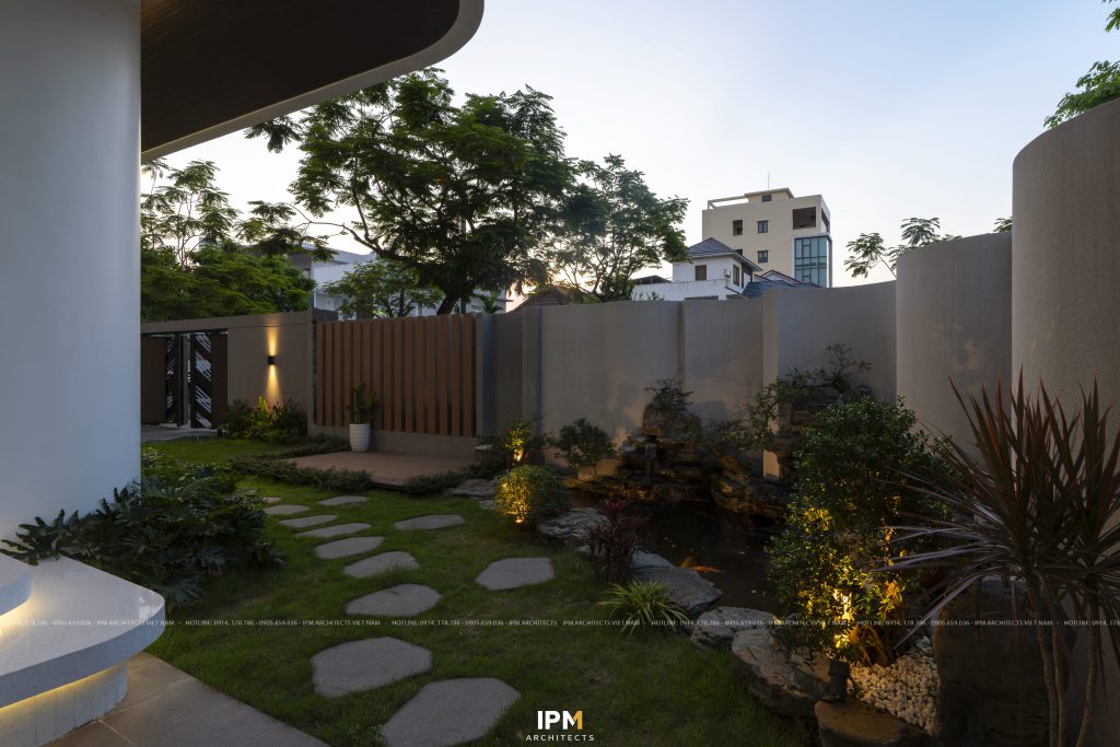 San truoc ve dem NH VILLA| IPM ARCHITECTS