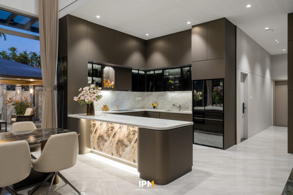 Không gian bếp rộng rãi, thoáng đãng TH Villa| IPM Architects